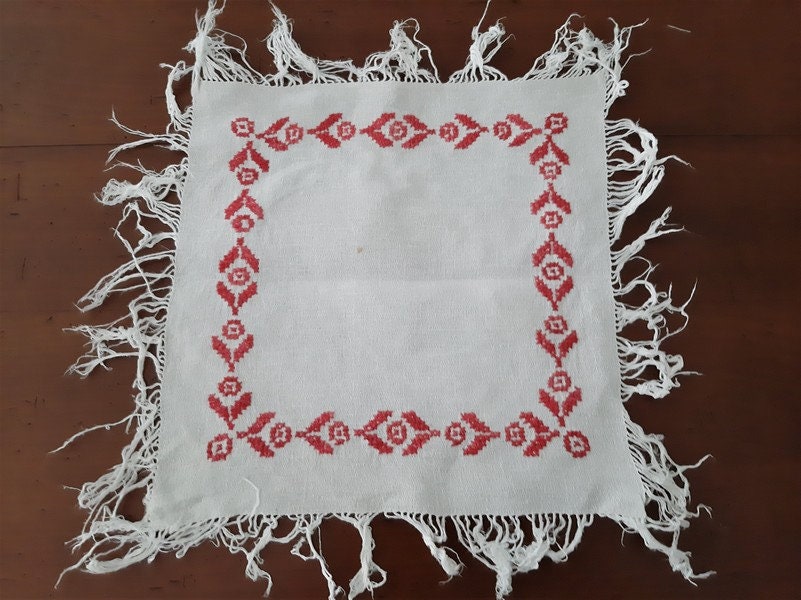 Français Ancien Tissu de Plateau Lin ou Doily, Blanc Brodé à La Main, Décor Point Croix Rouge, Garni