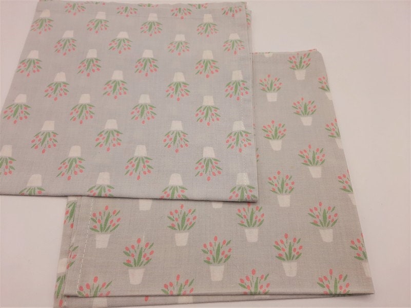 Ensemble de 3 Français Serviettes Florales Vintage Vert Tendre ou Gris Doux, Tissu Floral Rose Vinta