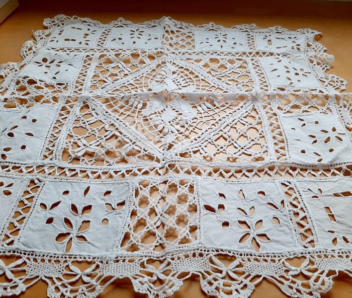 Français Centre Antique de Table Linge Blanc ou Nappe Thé, Broderie Richelieu, Dentelle Faite à La M