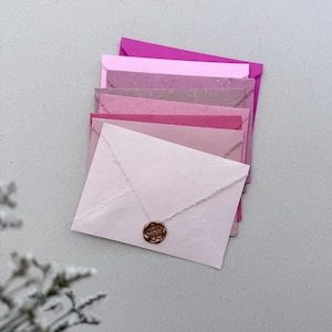 Envelopes A7 5 1/4 x 7 1/4" Rosa Natural com Borda Irregular | Rasgados à Mão