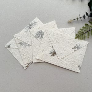 A7 - 25 Pine Needles Natural Paper Envelopes
