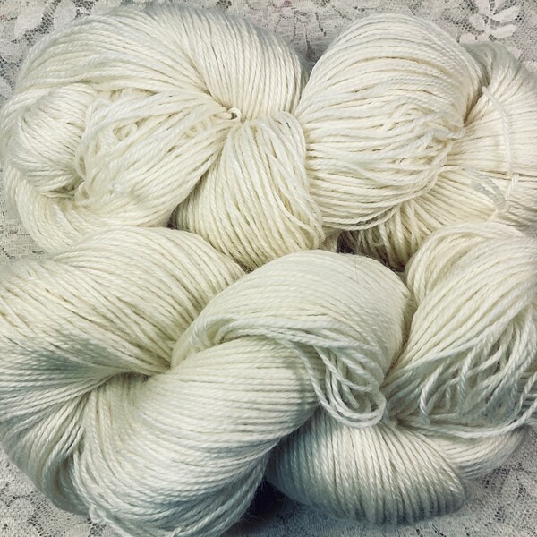 Merino yarn -210 yds aran wt-natural-dyeable- knitting -great adirondack