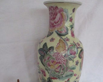 China.  Vintage Chinoiserie Macau Vase