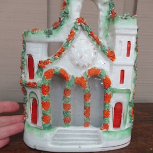 England.  Antique 19th Century STAFFORDSHIRE FLATBACK Cottage