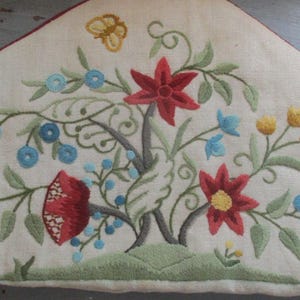 USA.  Vintage Hand Embroidered Toaster Cover Cheerful Floral Design