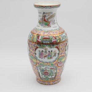 China. Vintage Chinese Porcelain Famille Rose Flower Vase