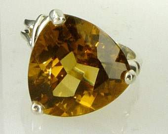 Anello Natura Veryl con grande pietra preziosa di quarzo champagne a taglio trilione, in argento sterling 925, pietra portafortuna di novembre, realizzato a mano.