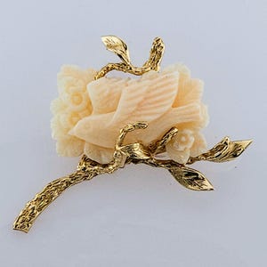 Vintage Large Angel Skin Carved Coral Floral Brooch In 14kt Yellow Gold, Vintage 1950s, Hand Made, One Of A Kind, Gift For Her,
