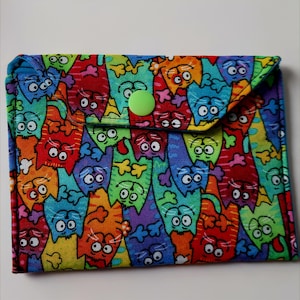 Minicartera de gatos con efecto tie-dye de alta moda