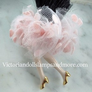 Cepillo de color blush piernas de moda con zapatos de oro y lunares rosas Tul Tutu
