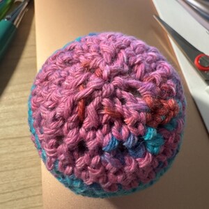 Von Hand gehäkelter hacky Sackball Bild 17