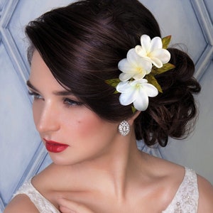 Bridal Hair Accessory, Wedding Hair Flower, Hair Clip, Real Touch Plumeria, Tropical Hair Flower, Wedding headpiece, Beach, Fascinator, comb