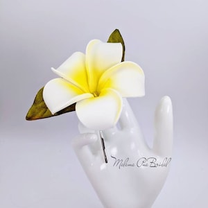 Plumeria Hair Flower, Bridal Hair Flower, Hair Accessory, Tropical hair flower, Bridal hair pin, Beach, Wedding headpiece,Fascinator, Bridal