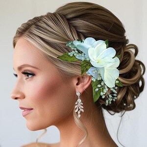 Wedding Hair Piece, Custom Hair comb, Hawaiian Plumeria Hair Accessory, Beach Wedding, headpiece, Fascinator, Tropical,Silk flower hair clip