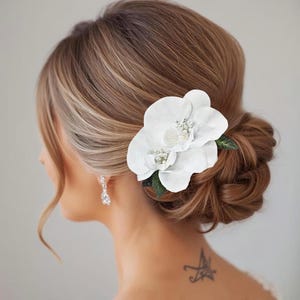 White Silk Orchid Bridal Hair Clip, Hair accessory, Tropical Hair flower, Wedding headpiece, Beach Wedding, fascinator, Hawaiian flowers