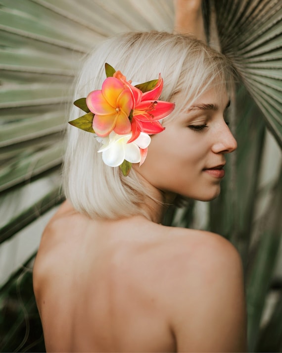 Orange white plumeria hair comb, hawaiian hair clip, tropical eternal flower  - Shop FomianaFlowers Hair Accessories - Pinkoi