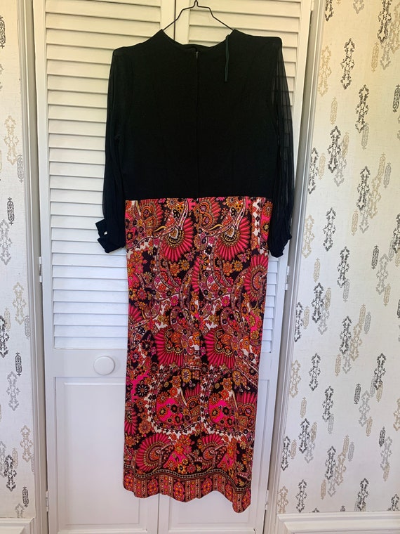 SALE!! Vintage 1970s Pink and Black Paisley Dress… - image 4