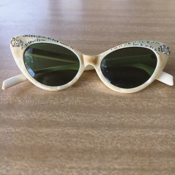 1950s cateye true vintage sunglasses with rhinesto