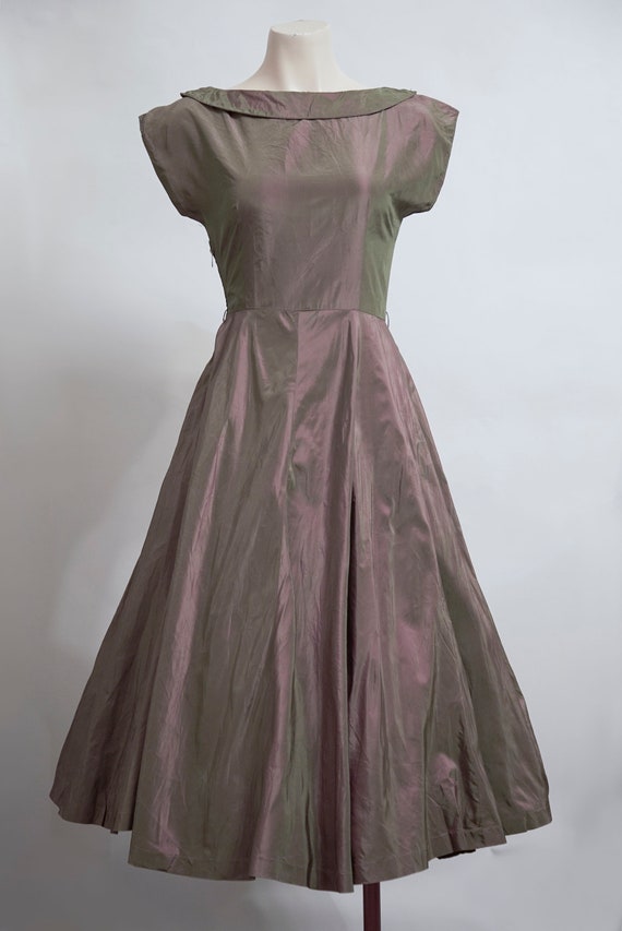 Medium 1950s iridescent taffeta dress // Brown Gr… - image 3