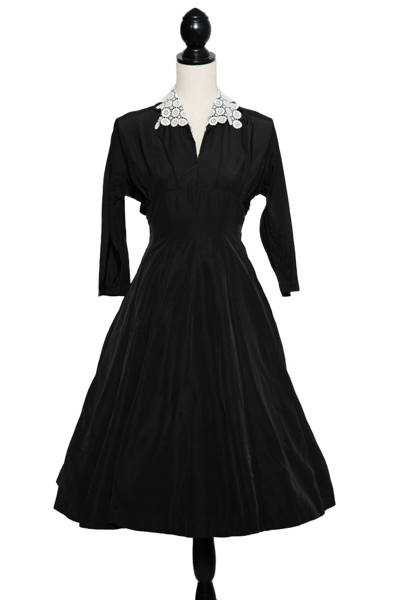 1950s Black Dress with White Lace Collar / 50s Fit and Flare Dress / 30 Waist image 3