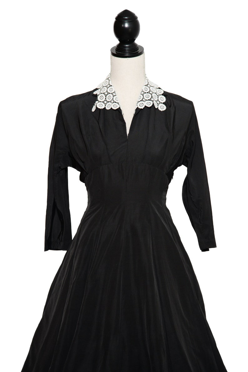 1950s Black Dress with White Lace Collar / 50s Fit and Flare Dress / 30 Waist image 4