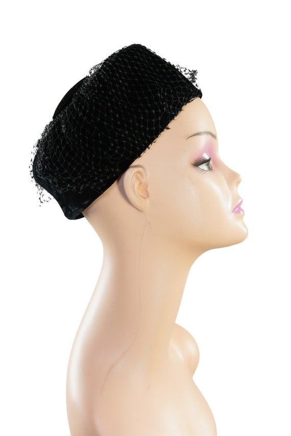 1950s / 1960s Black Velvet Pillbox Hat / 50s 60s … - image 5