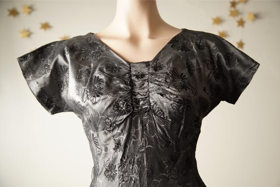1950s full skirt dress with black flocking