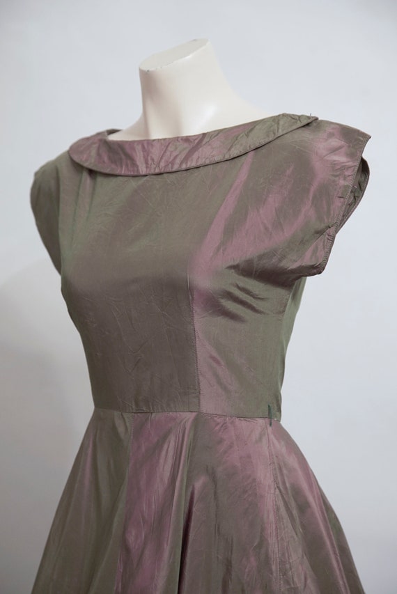 Medium 1950s iridescent taffeta dress // Brown Gr… - image 4