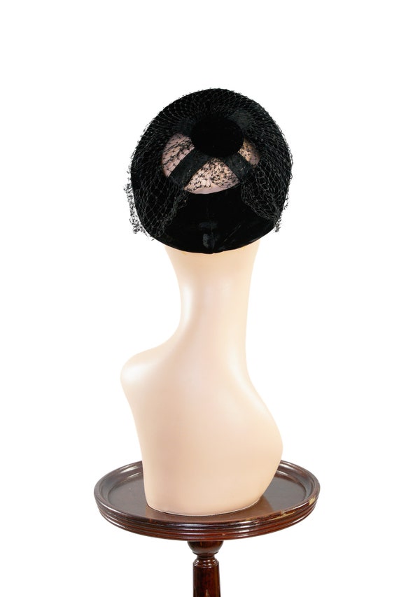 1950s / 1960s Black Velvet Pillbox Hat / 50s 60s … - image 6