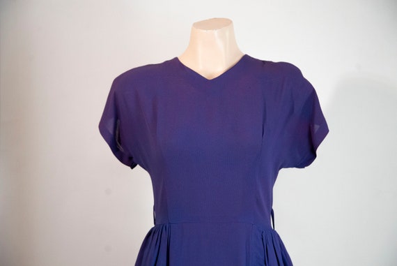 Vintage purple 1940s dress // 40s purple rayon dre