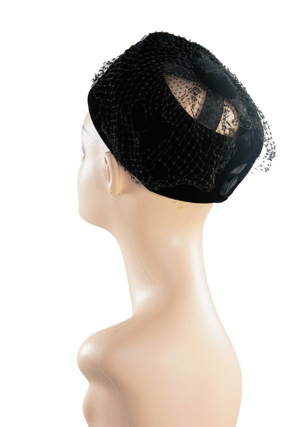 1950s / 1960s Black Velvet Pillbox Hat / 50s 60s … - image 8