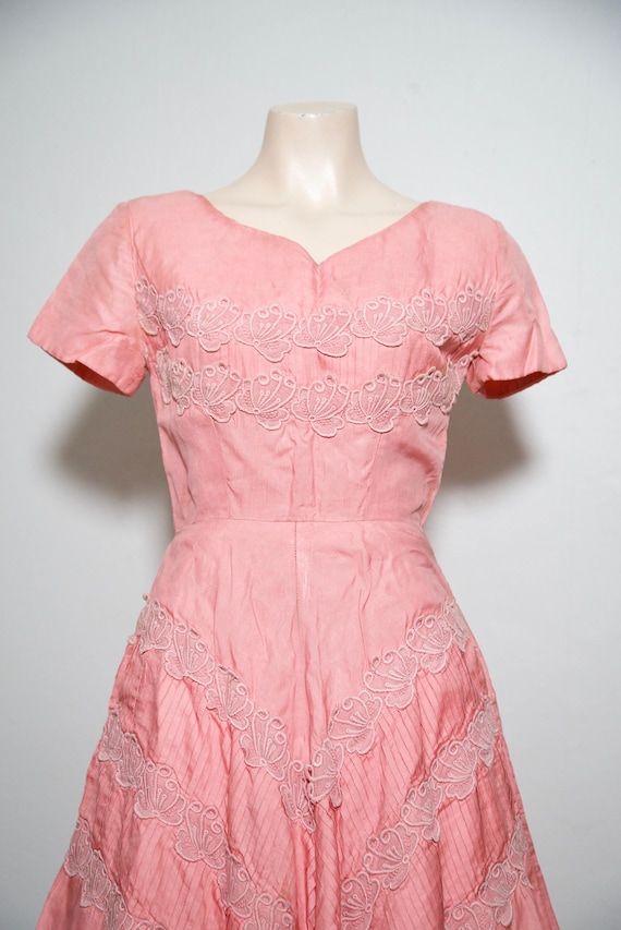 1950s / vintage pink / rayon / almost full circle