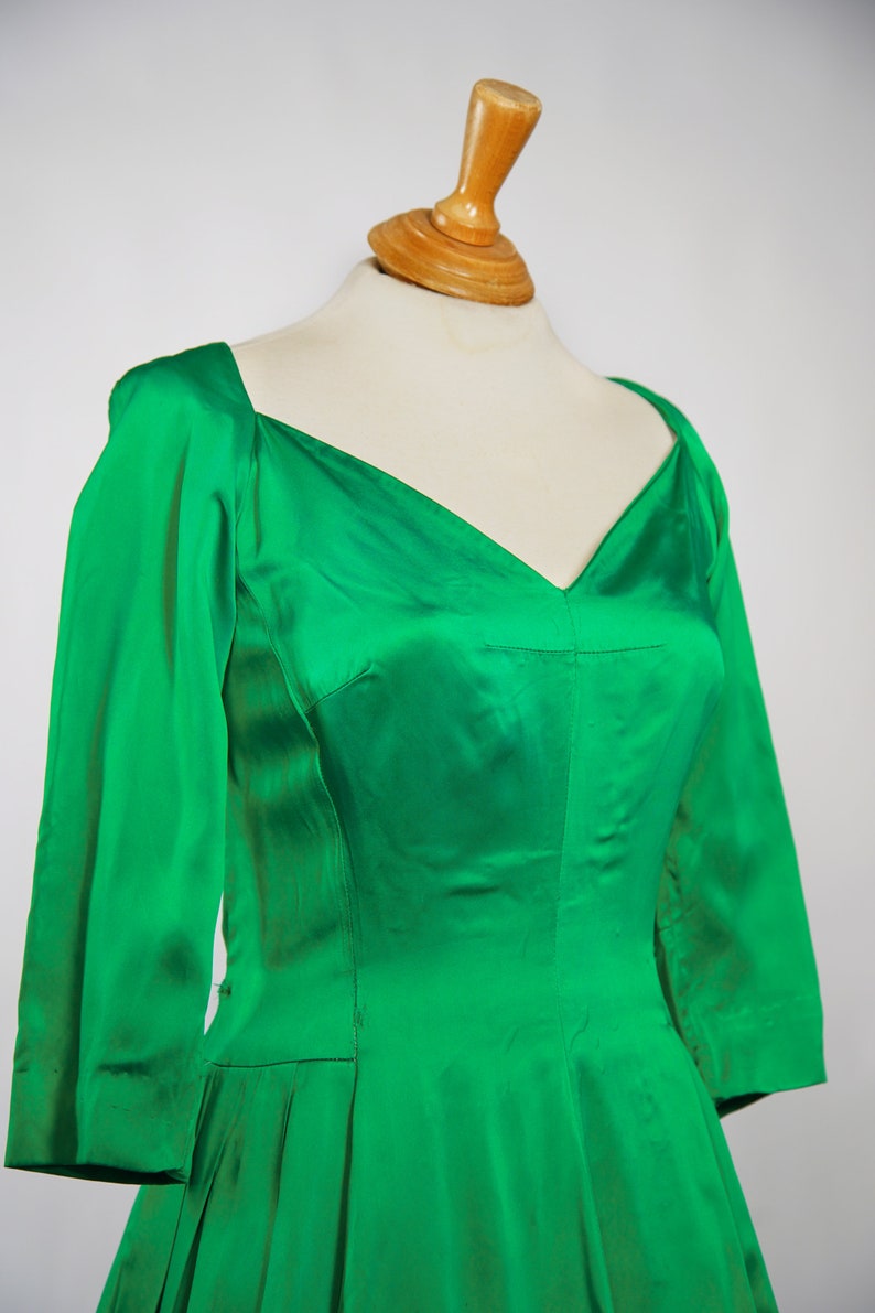 1950s SUZY PERETTE Green Satin drop waist dress / 29 Waist image 4
