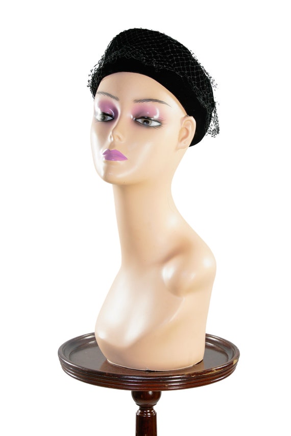 1950s / 1960s Black Velvet Pillbox Hat / 50s 60s … - image 10