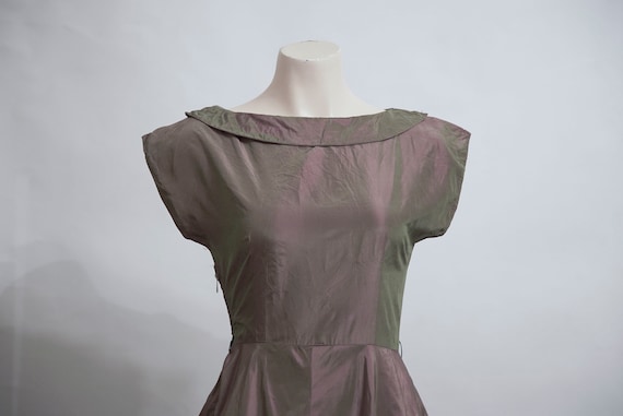 Medium 1950s iridescent taffeta dress // Brown Gr… - image 2