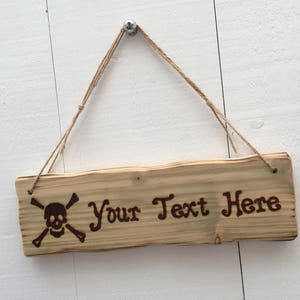 Handmade Rustic Driftwood/Farmhouse Style Personalised Wooden Jolly Roger Pirate Kid's Room Name Tree House Den Door Sign Plaque 32cm x 10cm