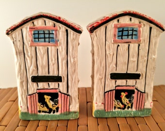 Vintage Ceramic Chicken Coop Salt and Pepper Shakers. Country, Farmhouse, Kitsch Kitchen Decor.