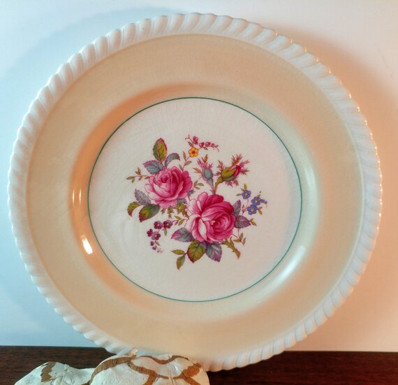 Johnson Brothers Old English 8 Luncheon Plate With Beige Rim