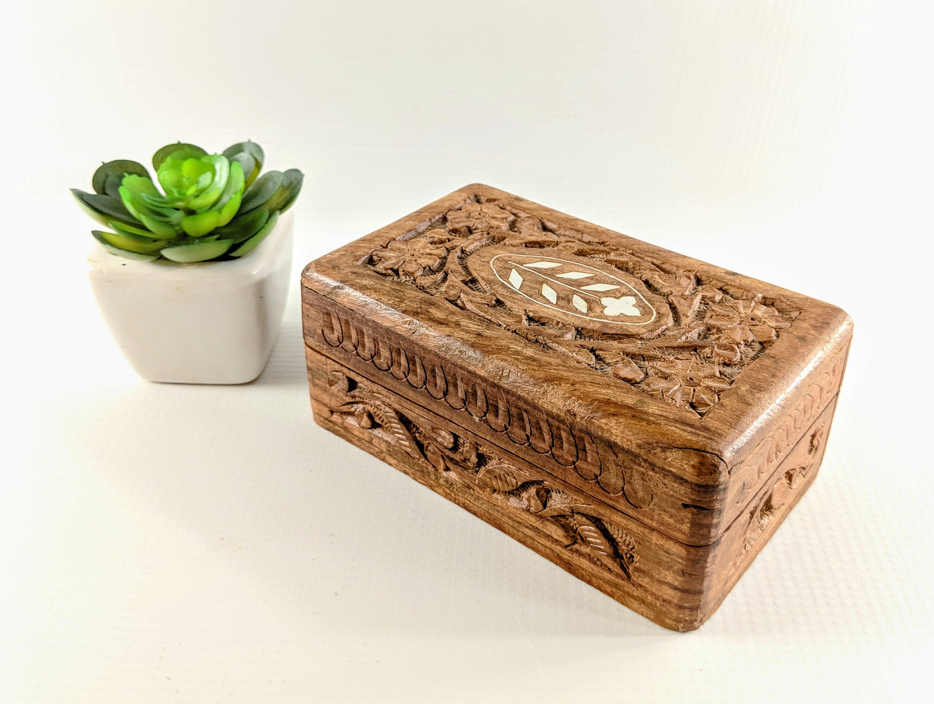 Small Wood Box Hinged Lid Brass Inlay Hand Carved Keepsake Jewelry Trinket Box 1 