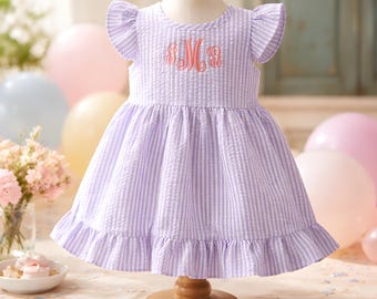 Vestido de seersucker con monograma para niñas, ideal para fiestas de cumpleaños, playa y bodas. Color: LAVANDA.