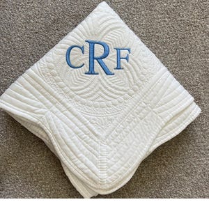 Manta bordada de recuerdo de bautizo, regalo de bautizo personalizado para bebé niño o niña. imagen 18