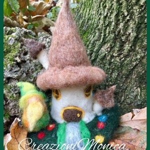 little Home made carded wool, mushroom-shaped with a gnome