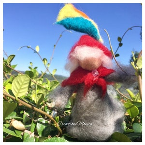 Bimbo Vento, Waldorf, table of the seasons, kingdom of the seasons, autumn, spring, grey, red, kite, carded wool, fairy tale wool