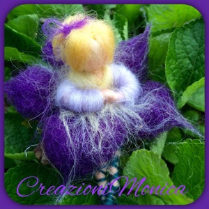 Pequeño hada o elfo miniatura ,Violetta! ¡Al estilo waldorf! En lana de cuento de hadas y datos de cartas. Personalizado.