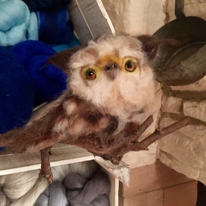 Owl/Owl in carded wool and fairy tale . Waldorf-style. Custom