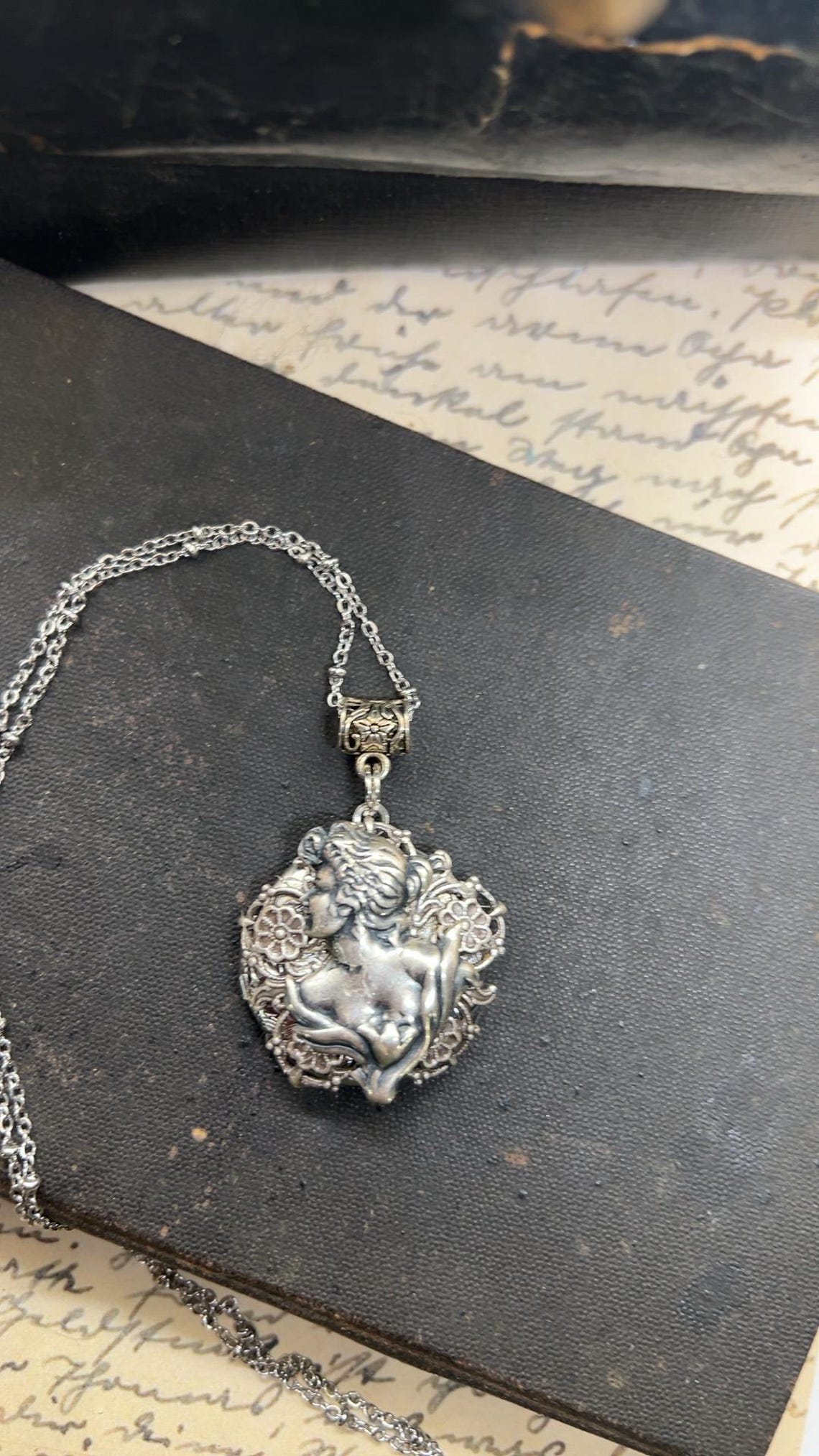 Victorian Lady Locket - Silver Tone Filigree Locket - Timeless Gift for ...