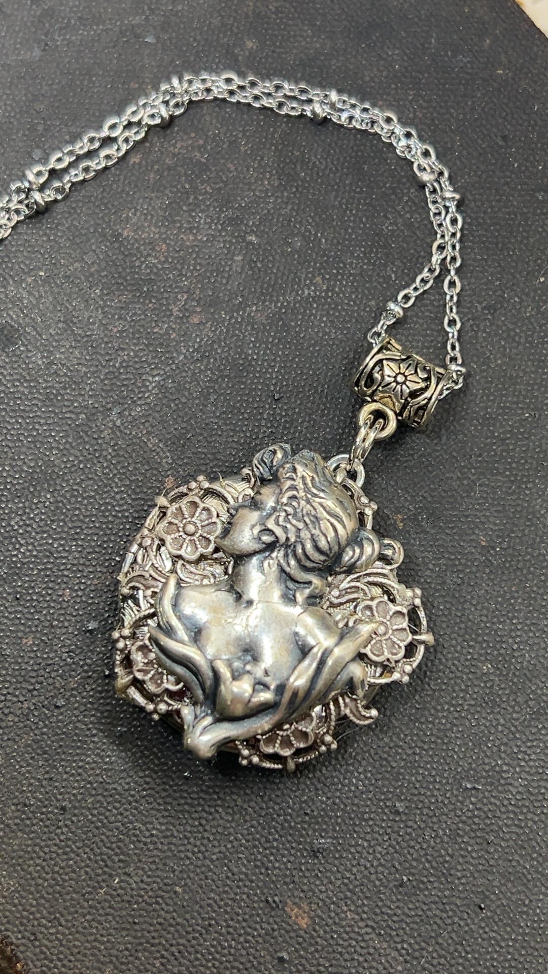 Victorian Lady Locket - Silver Tone Filigree Locket - Timeless Gift for ...