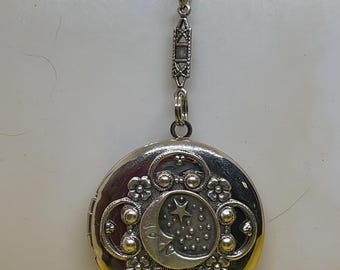 Vintage inspired Locket, Silver tone Locket, crescent moon and stars, gift for her, birthday present, gift for wife or mom, gift for grandma