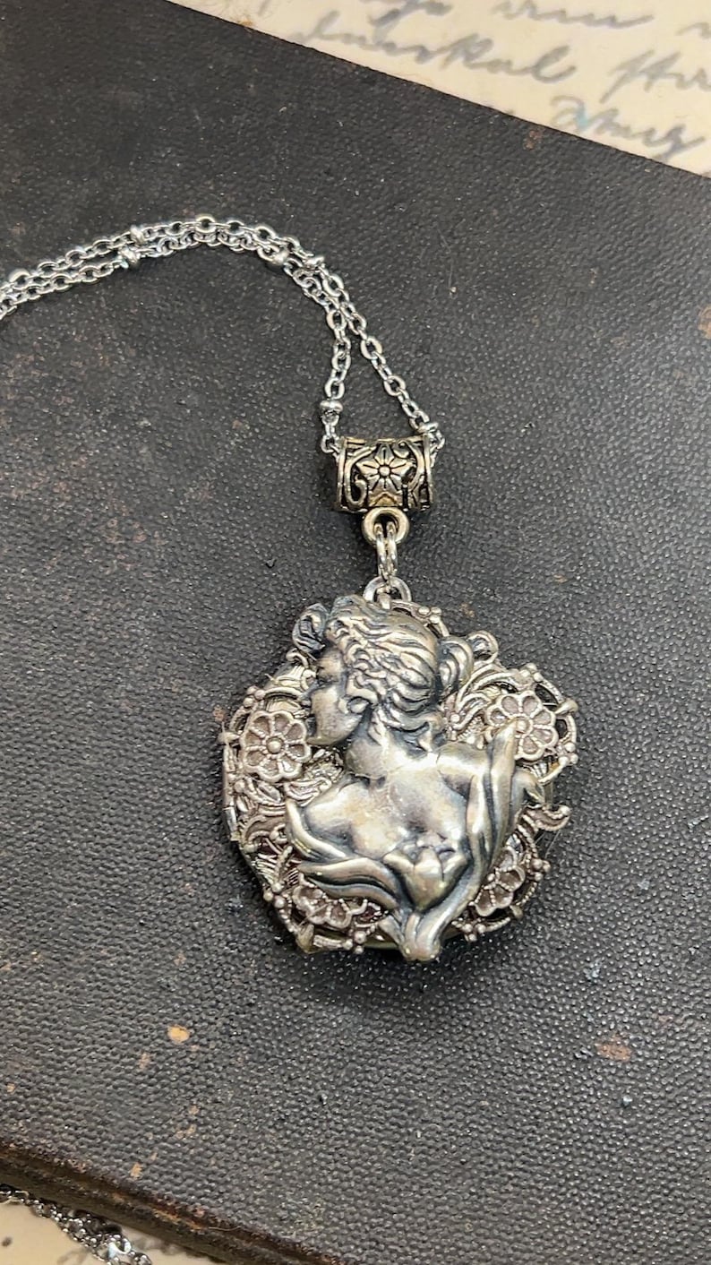 Victorian Lady Locket - Silver Tone Filigree Locket - Timeless Gift for ...