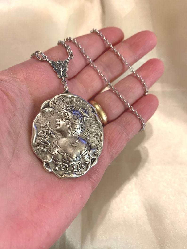 Victorian Photo Locket - Victorian Maiden - Gift for Wife or Mom image 4